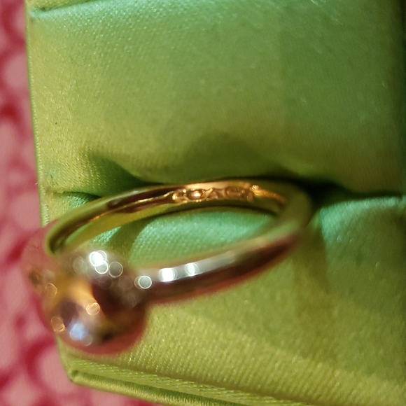 Simple sparkly Ring - Picture 5 of 6